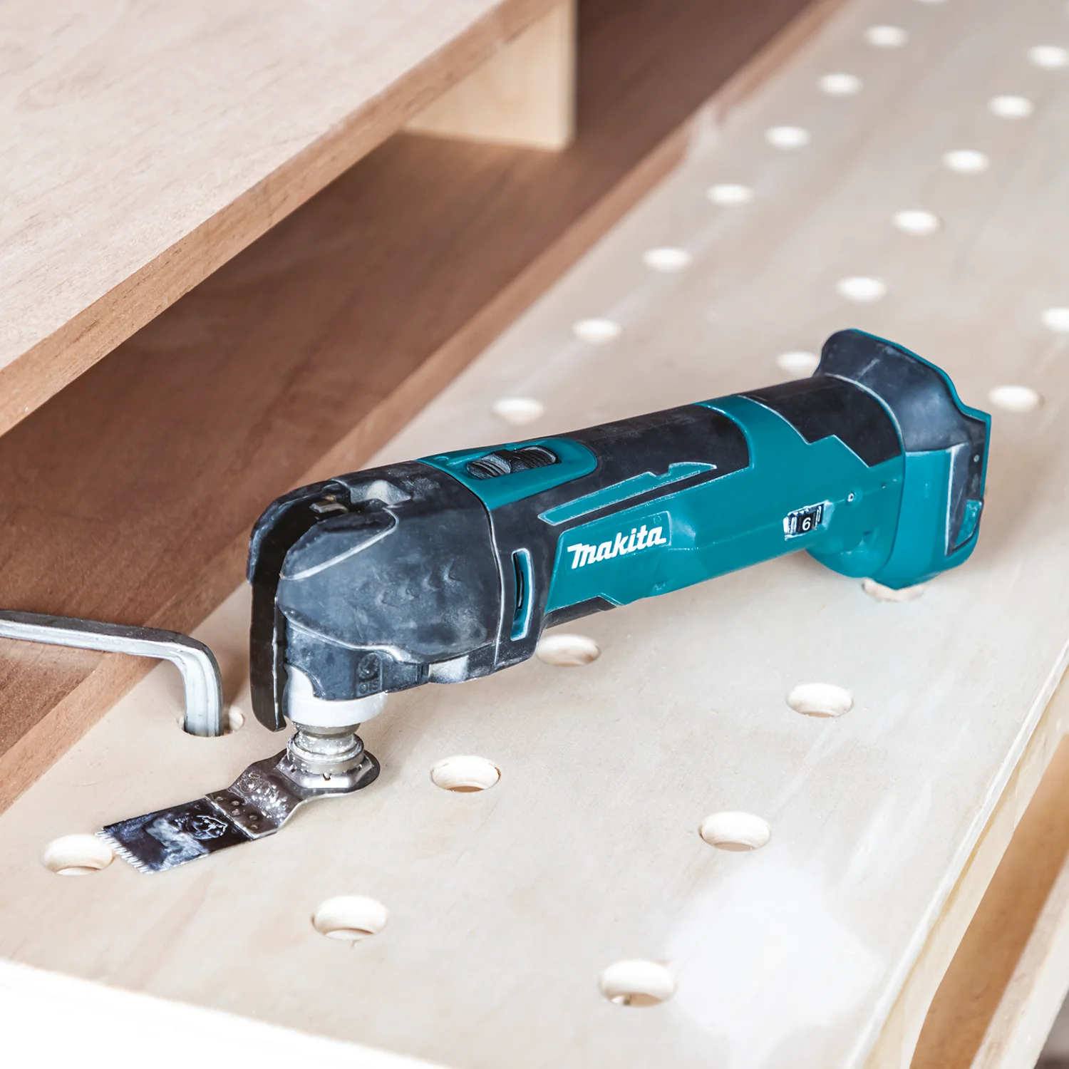 Makita 18 Volt LXT Lithium Ion Cordless Oscillating Multi Tool Factory Serviced (Tool Only) - Image 2